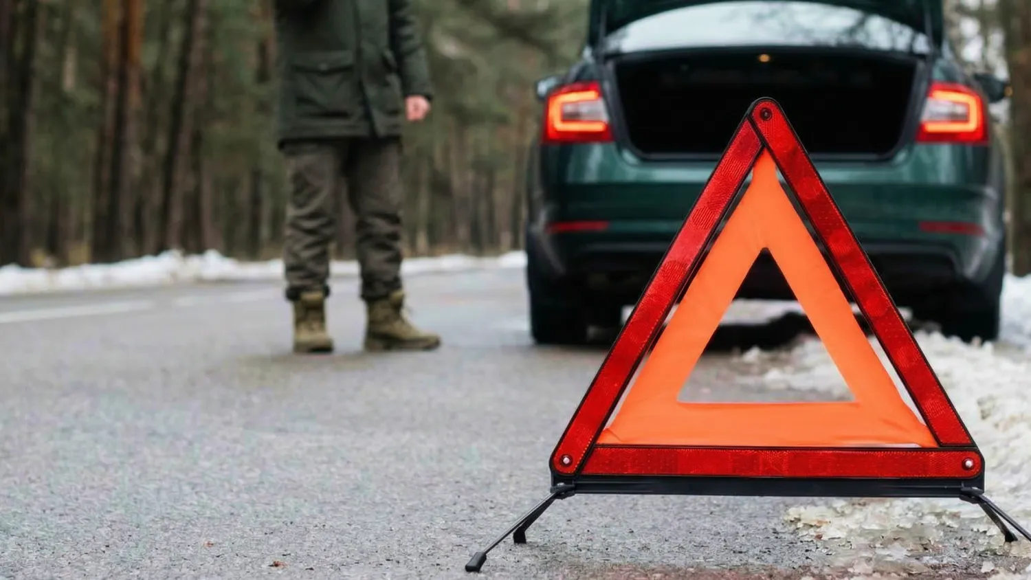 Ямы на дорогах: как не пробить колесо и что делать, если машина пострадала